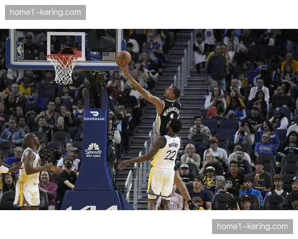 马刺五英尺内出手30.9次命中率65.8%，内线终结效率突出